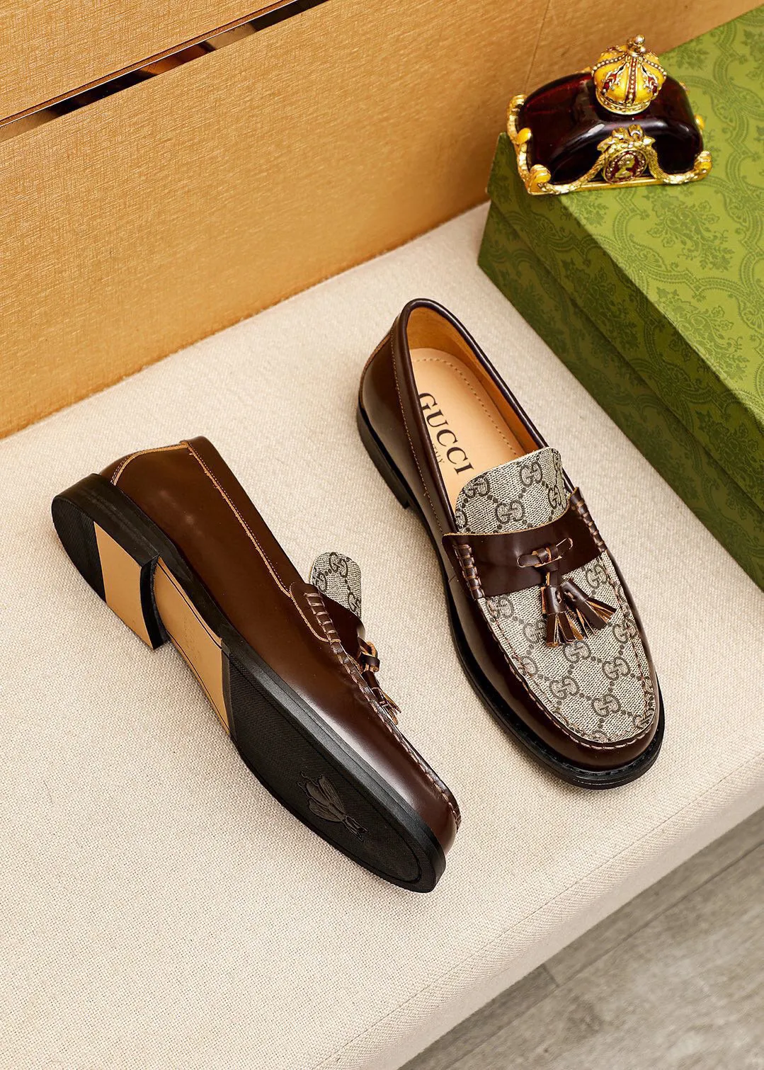 Men's shoes 💰480 💐 Product trademark: GUCCI "Gucci" casual leather shoes Regular size: 38-44 (45🉑️customized) Product materials: Selected imported first-layer open-edge beaded cowhide leather upper + luxury hardware buckle, imported water-dyed cowhide leather lining. Strong three-dimensional visual effect, combined outsole Color: 3⃣️colors available